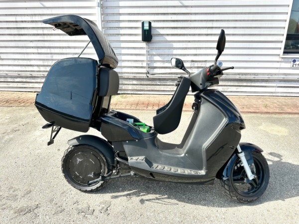 Vmoto E-Max VT-100LD electric scooter (2)