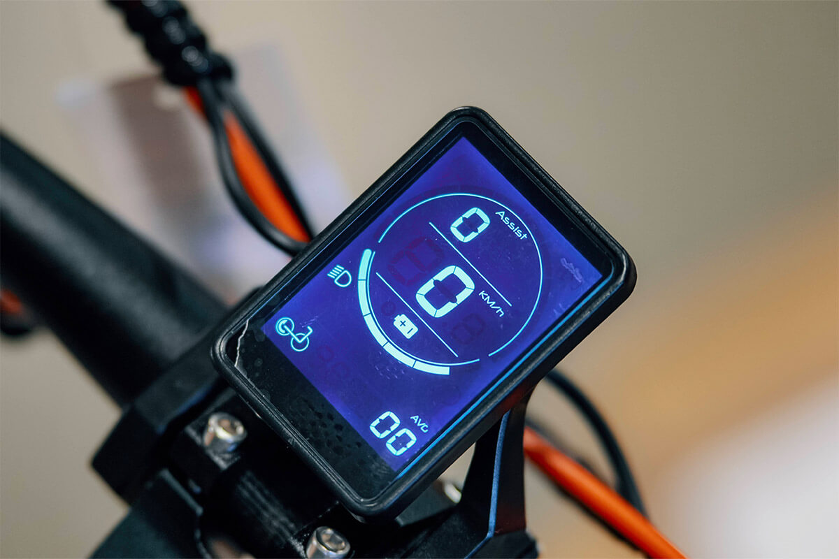 GPad Storm MAX display (1) Close up image of an electric scooter GPad Storm MAX display