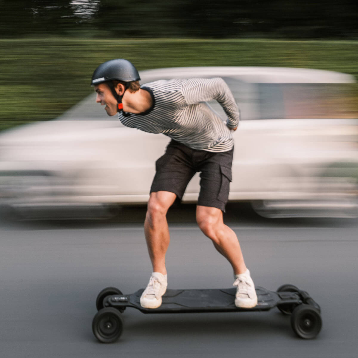 Image of man riding in the street on electric skateboard Exway Atlas Carbon 4WD