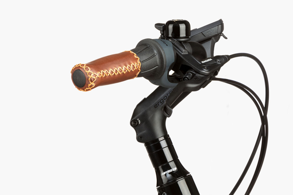 Riese & Müller Cruiser Mixte Silent Phone Mount Bosch phone mount on the Riese & Müller Cruiser Mixte Silent e-bike