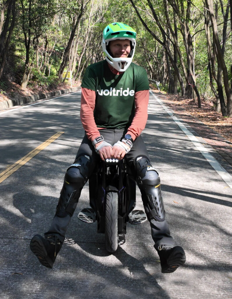 Video of an exclusive test ride of the Begode ET MAX in China at their factory