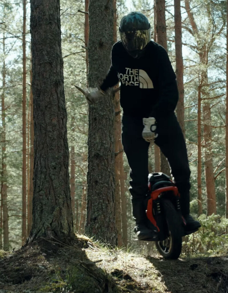 Riding and jumping with the Kingsong S22