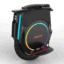 Inmotion V12 elektrilise üksratta vasak külg nurga alt vaade lahtiste pedaalidega.