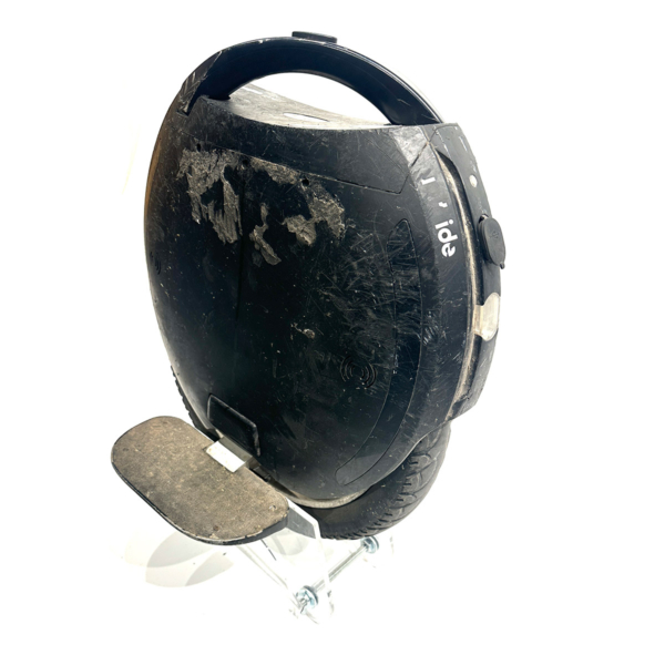 Electric unicycle Kingsong 18L black used righe side