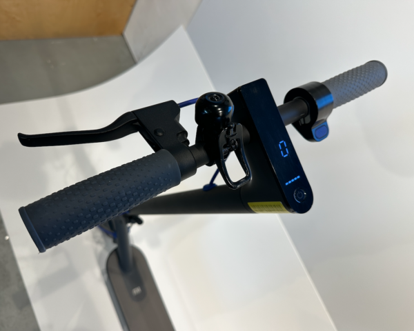 Xiaomi scooter 3 must ekraan