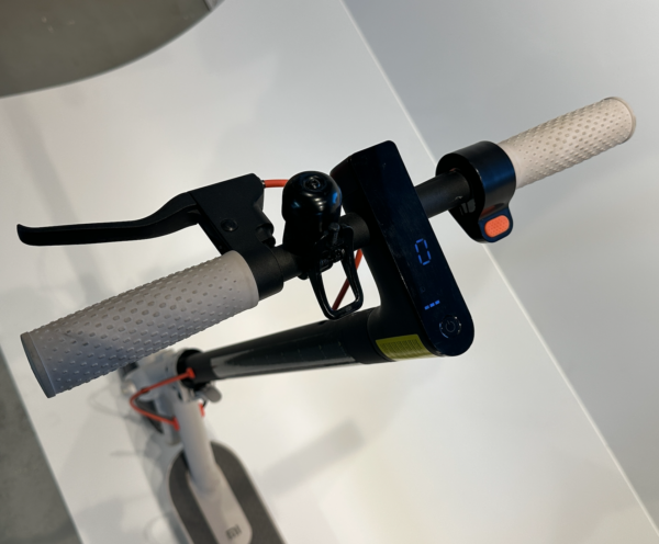Xiaomi scooter 3 used, white:grey screen