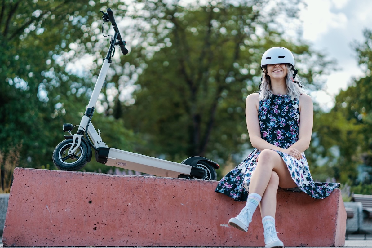 Electric Scooter GPad Joyride white with girl helmet on nose