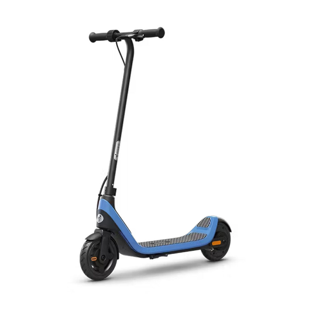 Segway Ninebot C2 Lite Kids -sähköpotkulauta sininen etuviistosta oikealta näkymä