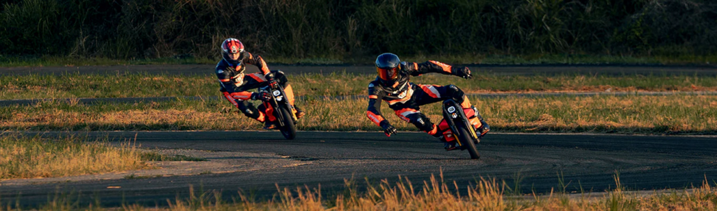 Banner Desktop Inmotion P6 2 pilots on circuit.png