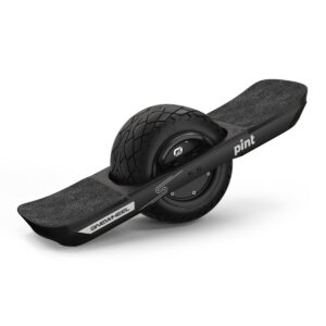 Onewheel Pint S -sähköisen yksipyöräisen sivukuva valkoisella taustalla.