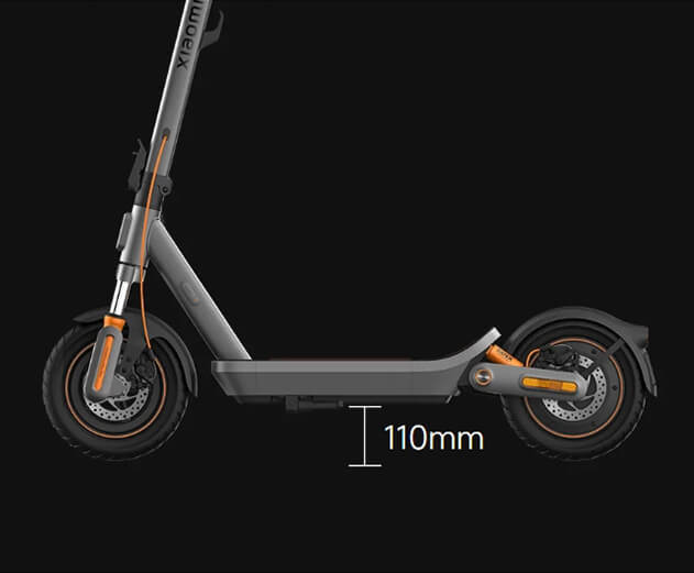 Illustrative image demonstrating the Xiaomi Scooter 6 Pro electric scooter's frame ground clearance.