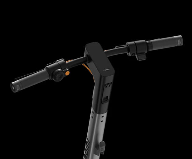 Close-up view of the Xiaomi Scooter 6 Pro electric scooter's ergonomic handlebar.