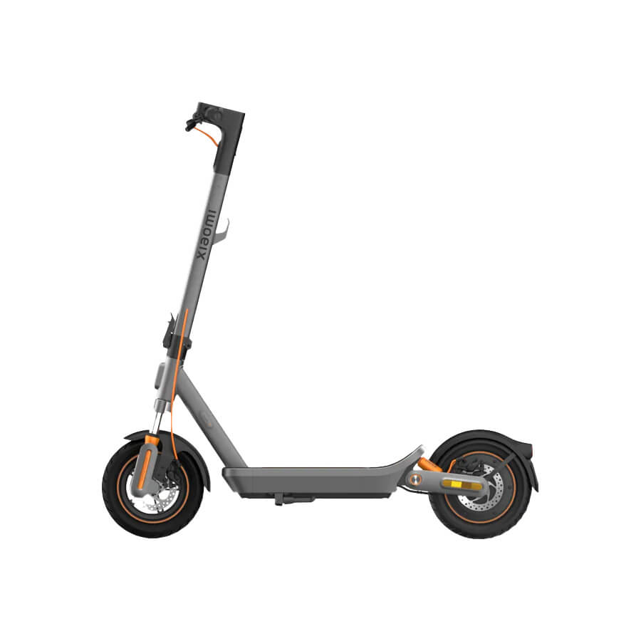Xiaomi Scooter 6 Max vasen puoli Vasen sivukuva Xiaomi Scooter 6 Max -sähköpotkulaudasta.