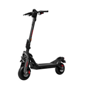 Segway-Ninebot GT3 E elektritõukeratta vaade eest vasakult nurga alt.