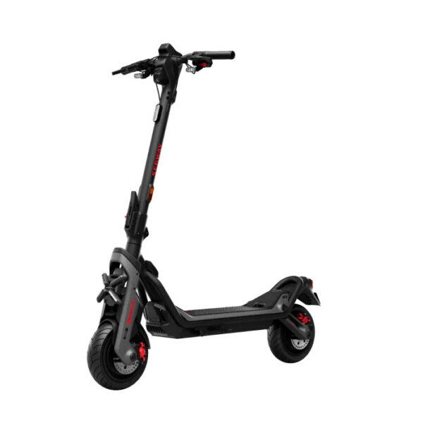 Segway-Ninebot GT3 E elektritõukeratta vaade eest vasakult nurga alt.