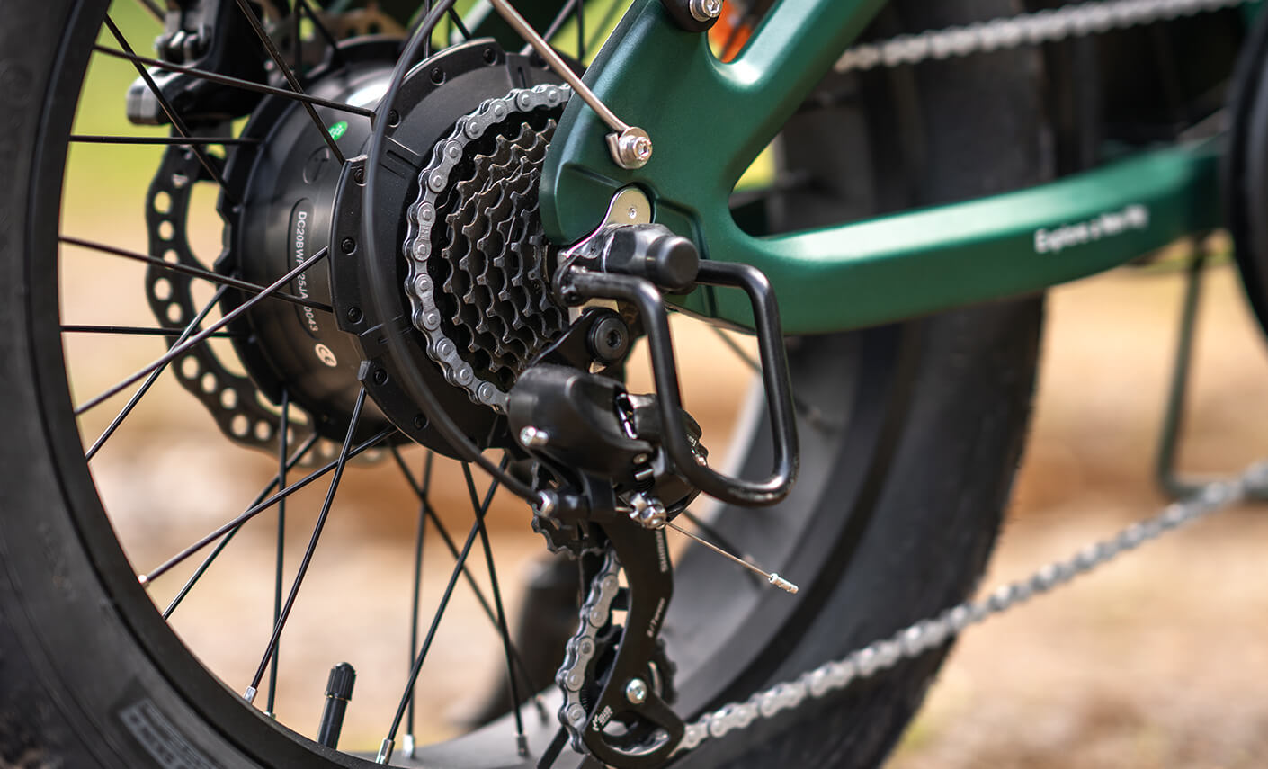 Close-up view of the Engwe EP-2 3.0 Boost forest green electric bike's Shimano 7-Speed gear system.